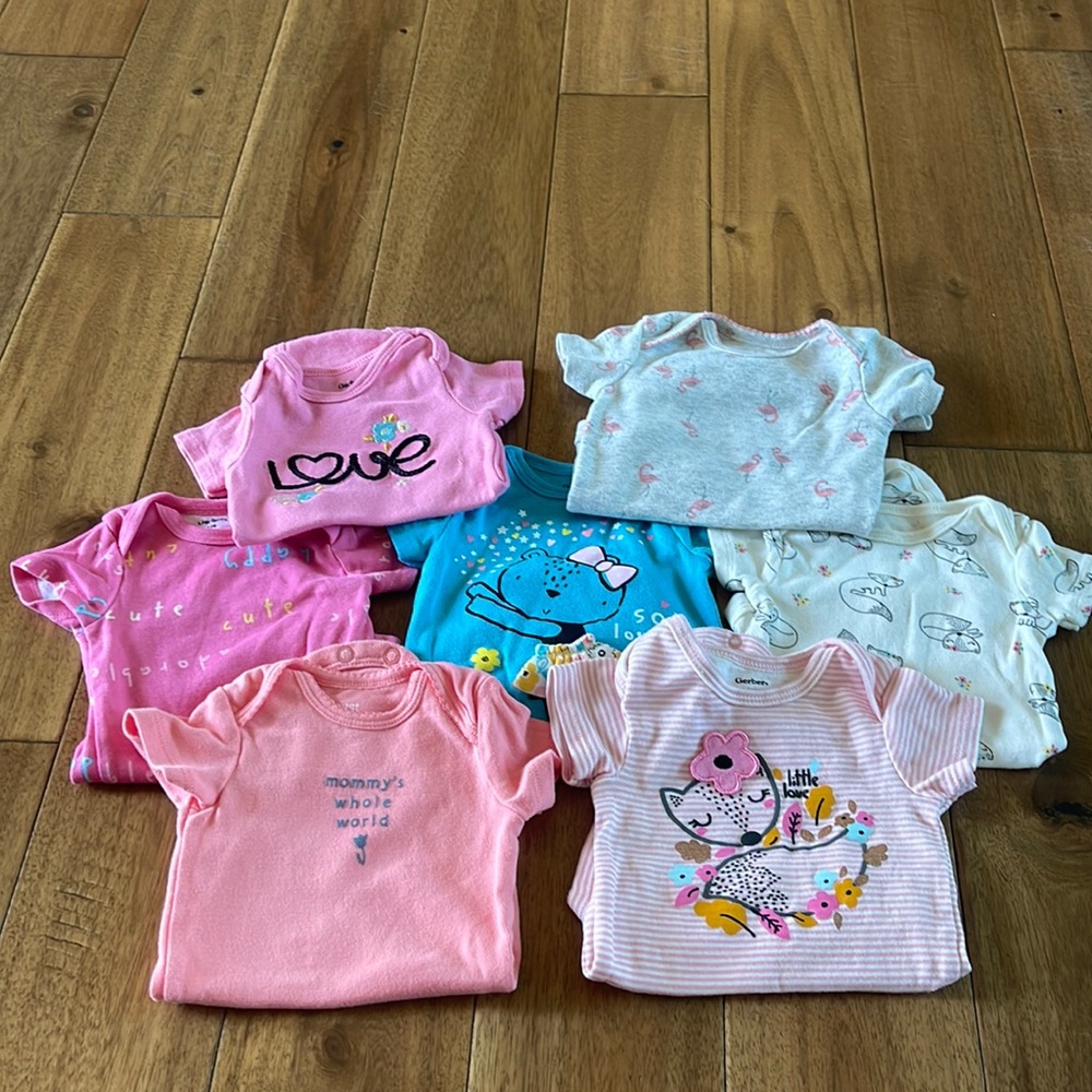 0-3 month onesies 🎀